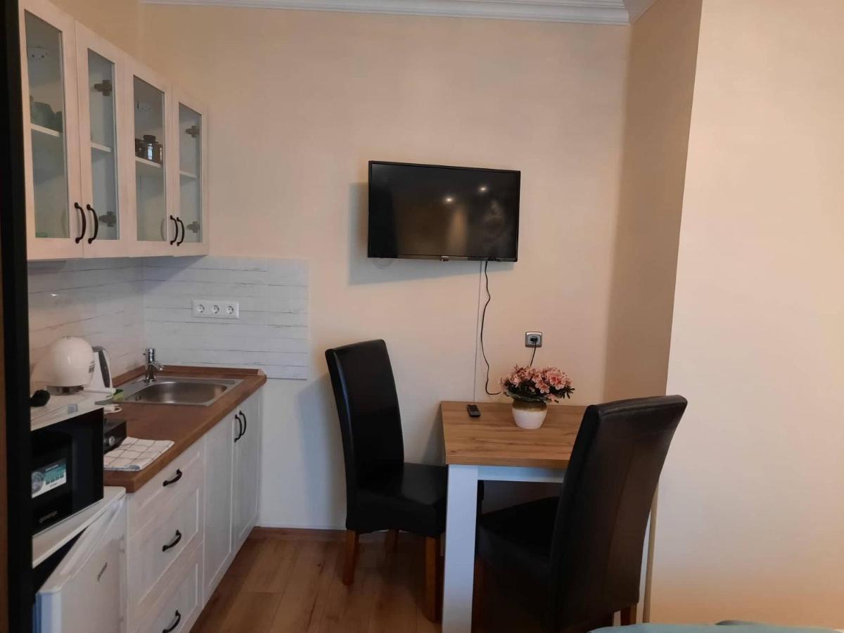 Kek Laguna Wellness Apartmanok เอ็กแกร์ซาโลก ภายนอก รูปภาพ