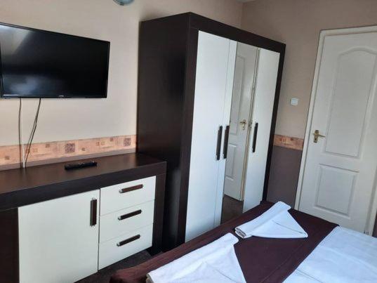 Kek Laguna Wellness Apartmanok เอ็กแกร์ซาโลก ภายนอก รูปภาพ