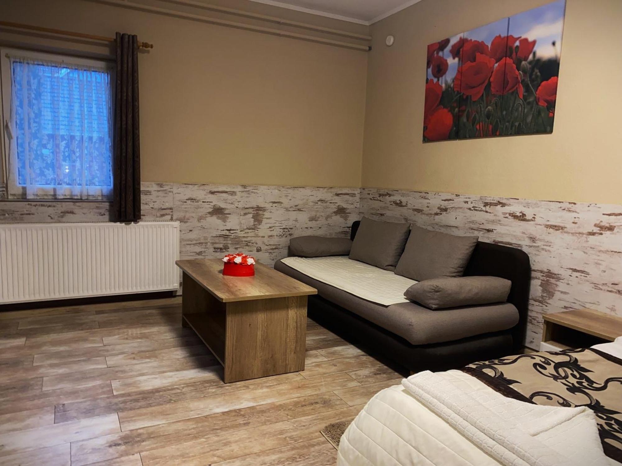 Kek Laguna Wellness Apartmanok เอ็กแกร์ซาโลก ภายนอก รูปภาพ