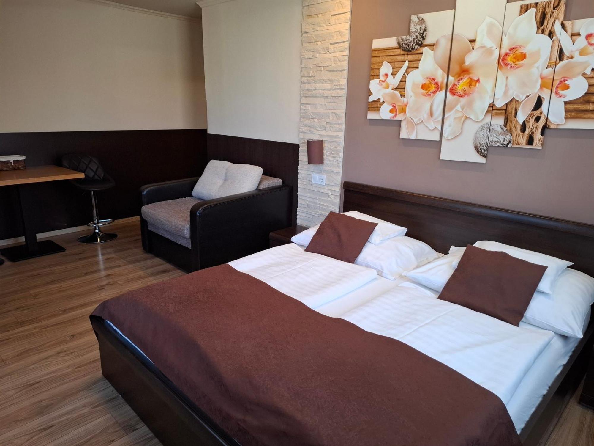 Kek Laguna Wellness Apartmanok เอ็กแกร์ซาโลก ภายนอก รูปภาพ